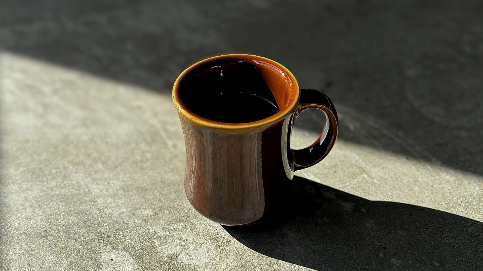 コーヒーにぴったりのマグカップTuxton「Dark Caramel Diner Mug」