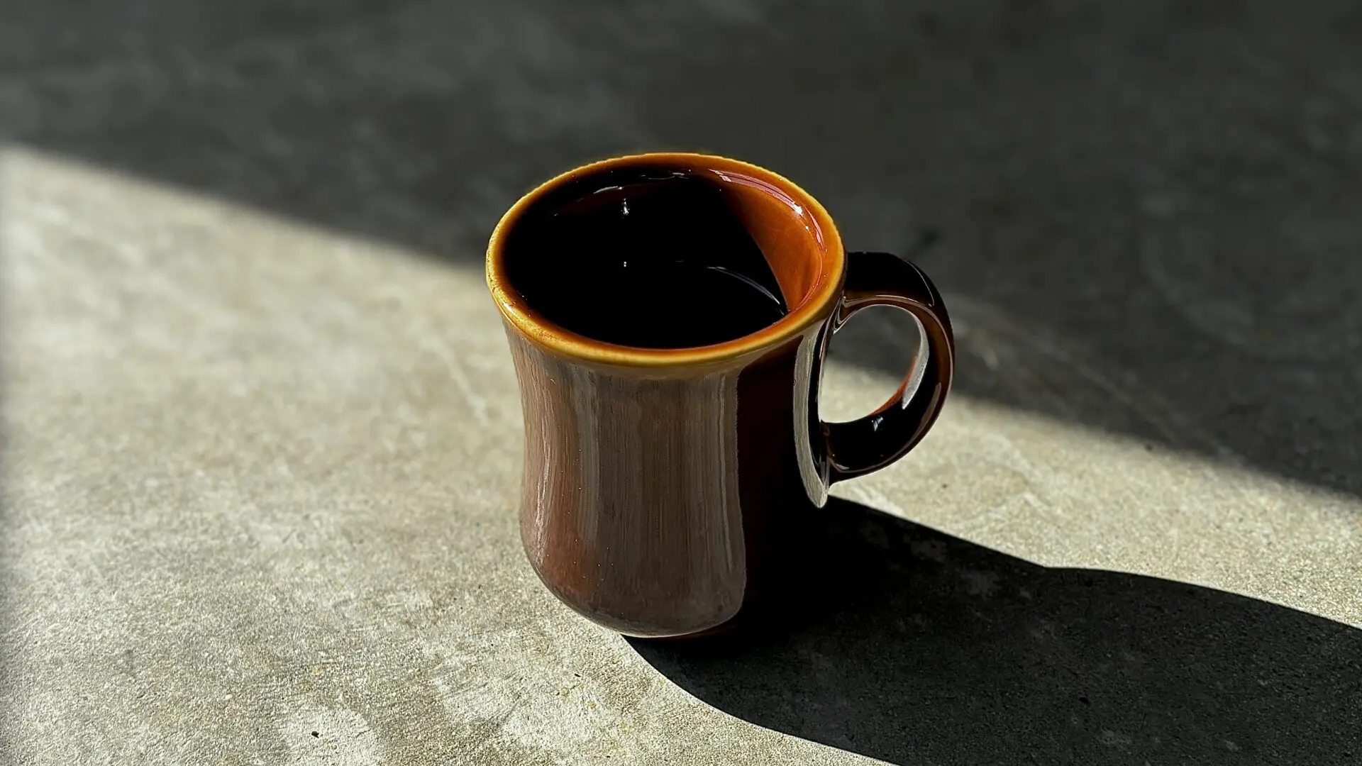 コーヒーにぴったりのマグカップTuxton「Dark Caramel Diner Mug